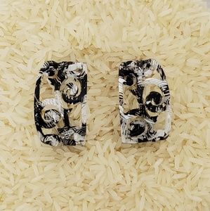 🔹NWOT🔹Yochi Carved Lucite Hoops